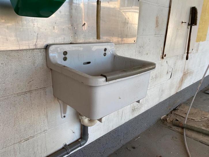 Uitstort bak keramiek 40 cm breed., Doe-het-zelf en Verbouw, Sanitair, Gebruikt, Overige typen, Steen, Ophalen of Verzenden