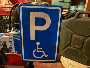 Verkeersbord invalide parkeerplaats beschikbaar voor biedingen