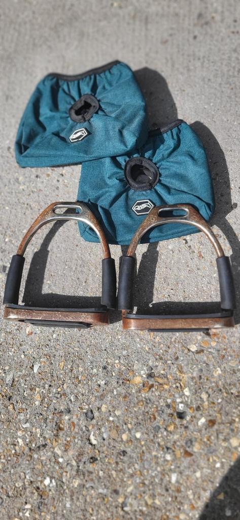 Stijgbeugels met print en hoesjes, Dieren en Toebehoren, Paarden en Pony's | Hoofdstellen en Tuigage, Zo goed als nieuw, Ophalen