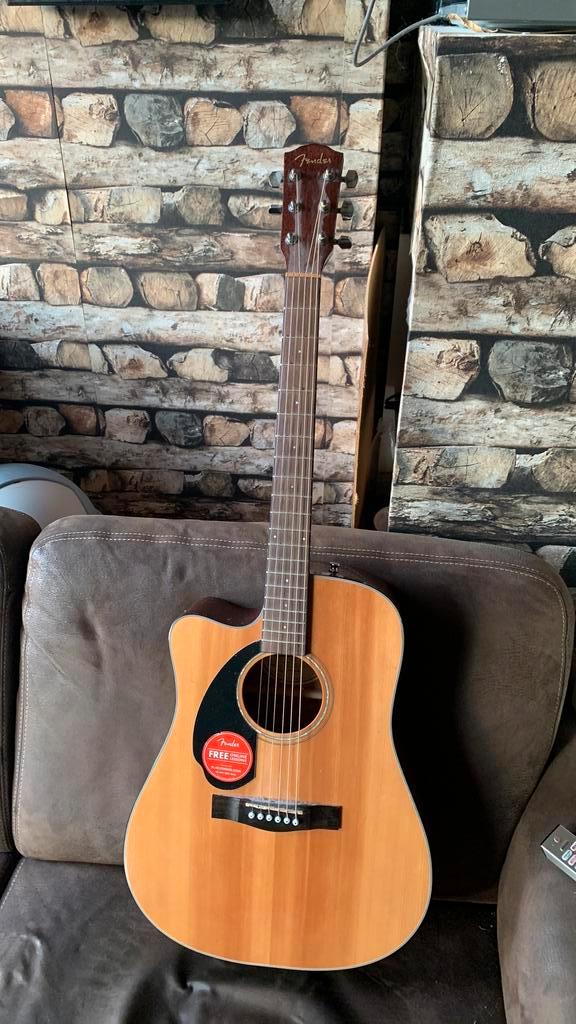 Linkshandige FENDER Acoustische gitaar (met plug in), Muziek en Instrumenten, Snaarinstrumenten | Gitaren | Akoestisch, Zo goed als nieuw