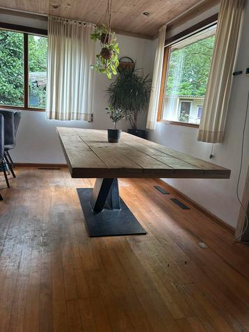 Industriële eettafel plek voor 8/10 personen beschikbaar voor biedingen