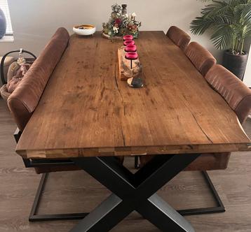 Robuuste Henders & Hazel eettafel beschikbaar voor biedingen