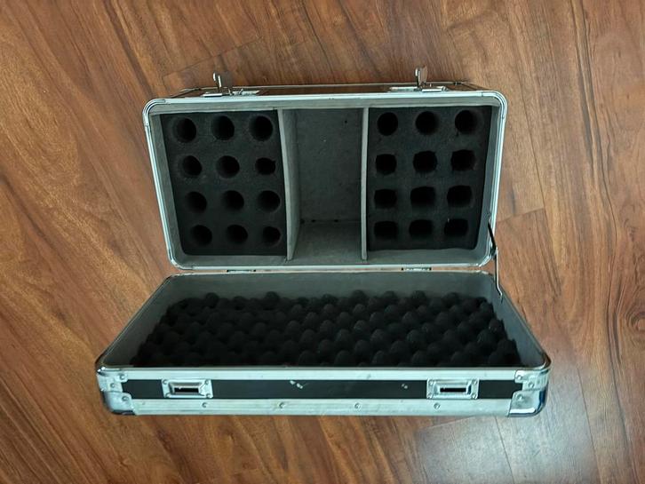 Microfoonkoffer - 24 Microfoons, Muziek en Instrumenten, Behuizingen en Koffers, Gebruikt, Overige instrumenten, Flightcase, Ophalen