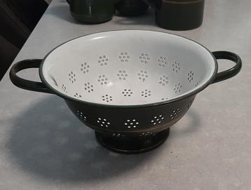 Groen emaille voor in de tuin (div) beschikbaar voor biedingen