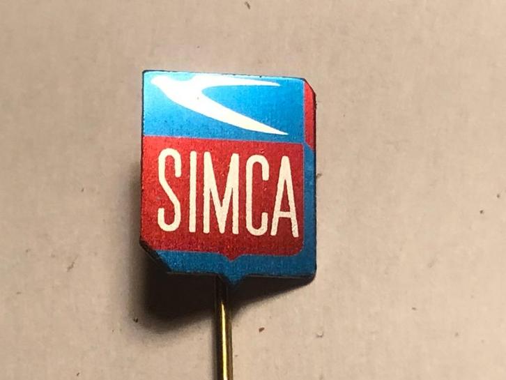 Metalen SIMCA AUTOMERK Speld (Blauw/Rood/Aluminiumkleur)., Verzamelen, Speldjes, Pins en Buttons, Zo goed als nieuw, Speldje of Pin