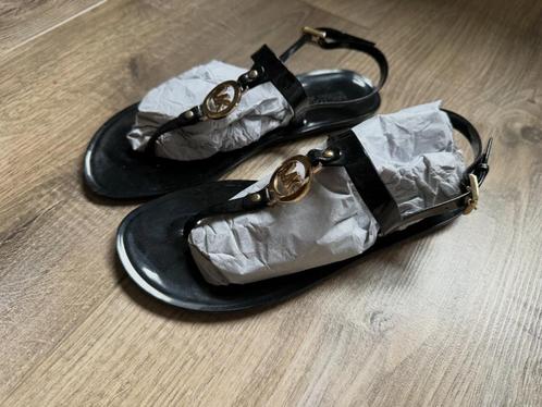 Nieuw: Michael Kors zwarte kunststof sandaal met logo mt 38, Kleding | Dames, Schoenen, Nieuw, Sandalen of Muiltjes, Zwart, Verzenden