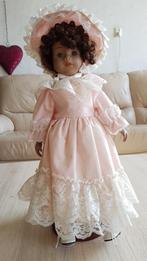 Porceleinen pop met donker huidskleur 40cm h x 20 cm b, Ophalen of Verzenden, Zo goed als nieuw, Pop