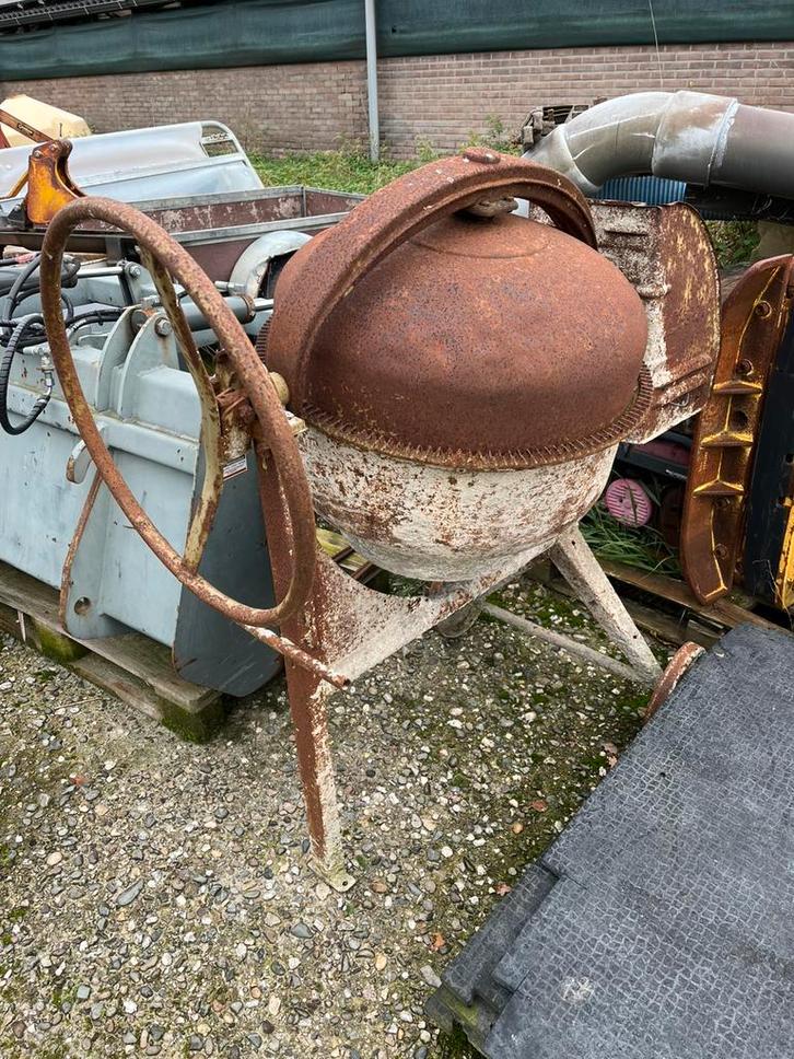 Oude betonmolen op krachtstoom, Doe-het-zelf en Verbouw, Betonmolens, Gebruikt, Ophalen of Verzenden