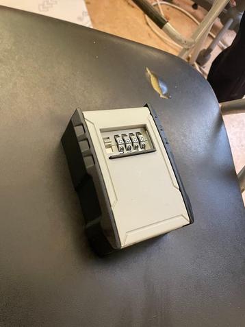 Sleutel kluis sleutel code lockbox combinatie  beschikbaar voor biedingen