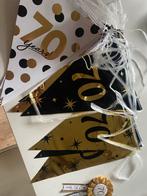 Feestversiering 70 jaar - Slingers & Badge, Ophalen of Verzenden, Nieuw, Versiering, Verjaardag