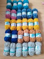 Nieuwe bollen wol. Garen. Chenille. 28 stuks., Ophalen of Verzenden, Zo goed als nieuw, Breien of Haken, Wol of Garen