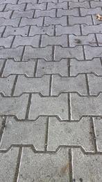Betonnen H klinkers -8 cm dik- grijs en rood  in Oudeschans, Verzenden, Klinkers, Zo goed als nieuw, 10 m² of meer
