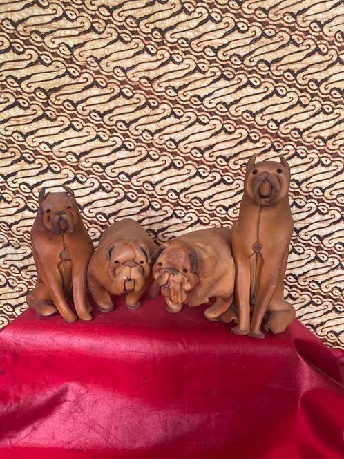 4 ORIGINELE LEDEREN DERU HONDEN UIT DE 60ER JAREN., Verzamelen, Dierenverzamelingen, Gebruikt, Beeldje of Figuurtje, Hond of Kat