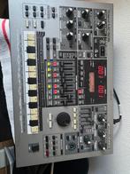 Roland MC-808 groovebox, Muziek en Instrumenten, Synthesizers, Ophalen, Zo goed als nieuw, Overige aantallen, Roland