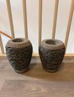 2 mooie in het beton gegoten (zware) vazen, Ophalen, Gebruikt