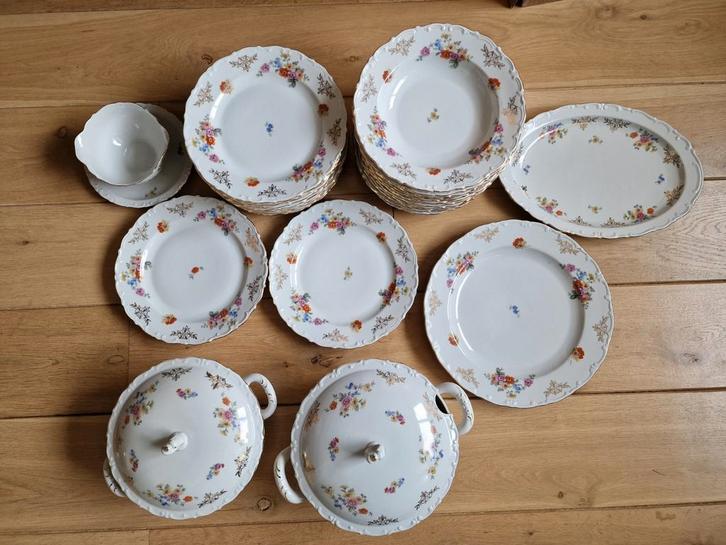 Bloemetjes servies compleet, Antiek en Kunst, Antiek | Servies compleet, Ophalen of Verzenden