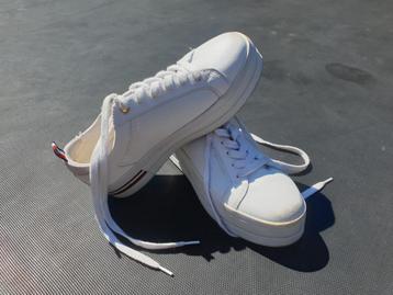 Witte LEDEREN DAMES SNEAKERS TOMMY HILFIGER maat:37 beschikbaar voor biedingen