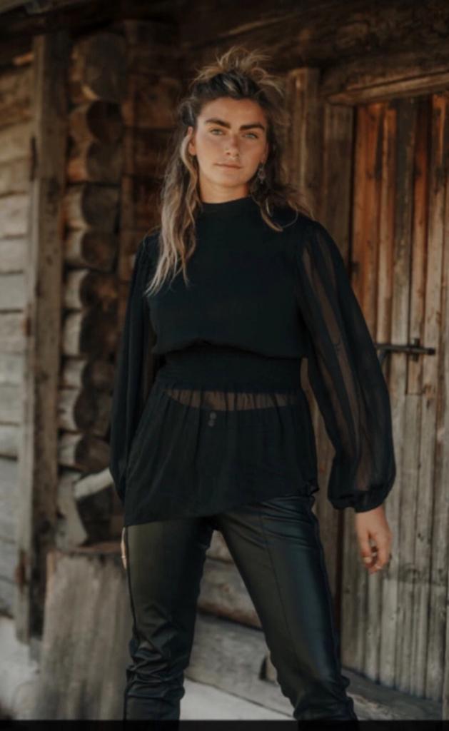 Moost wanted Lily chiffon blouse maat L, Kleding | Dames, Tops, Nieuw, Maat 42/44 (L), Zwart, Lange mouw, Verzenden