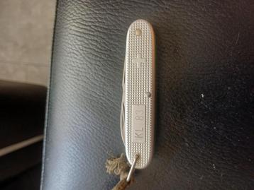 Orgineel militair victorinox  dienstmes kl.83 zie foto's  beschikbaar voor biedingen