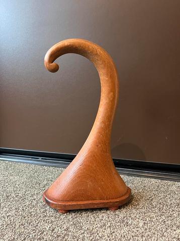Houten Hoeden Standaard beschikbaar voor biedingen