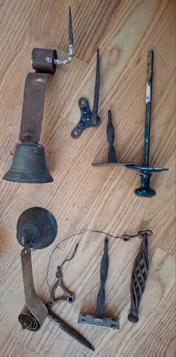 2  antieke sets deurbellen nr 10 en nr 12 bellen beschikbaar voor biedingen