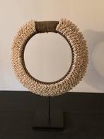 Kauri schelpenketting op standaard, Ophalen of Verzenden