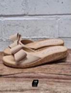 Unisa - Prachtige leren slippers maat 37 - Nieuw €109, Kleding | Dames, Schoenen, Slippers, Beige, Nieuw, Ophalen of Verzenden