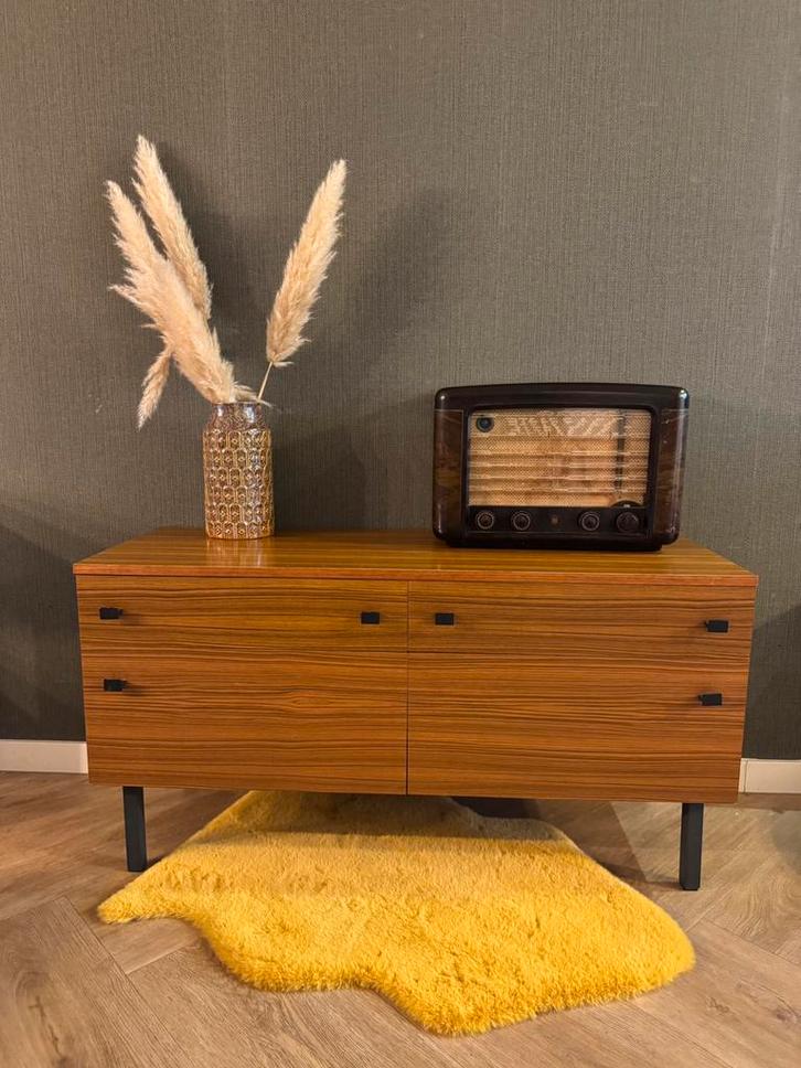 Vintage retro dressoir / tv kast / ladekast, Huis en Inrichting, Kasten | Dressoirs, Zo goed als nieuw, 100 tot 150 cm, 25 tot 50 cm