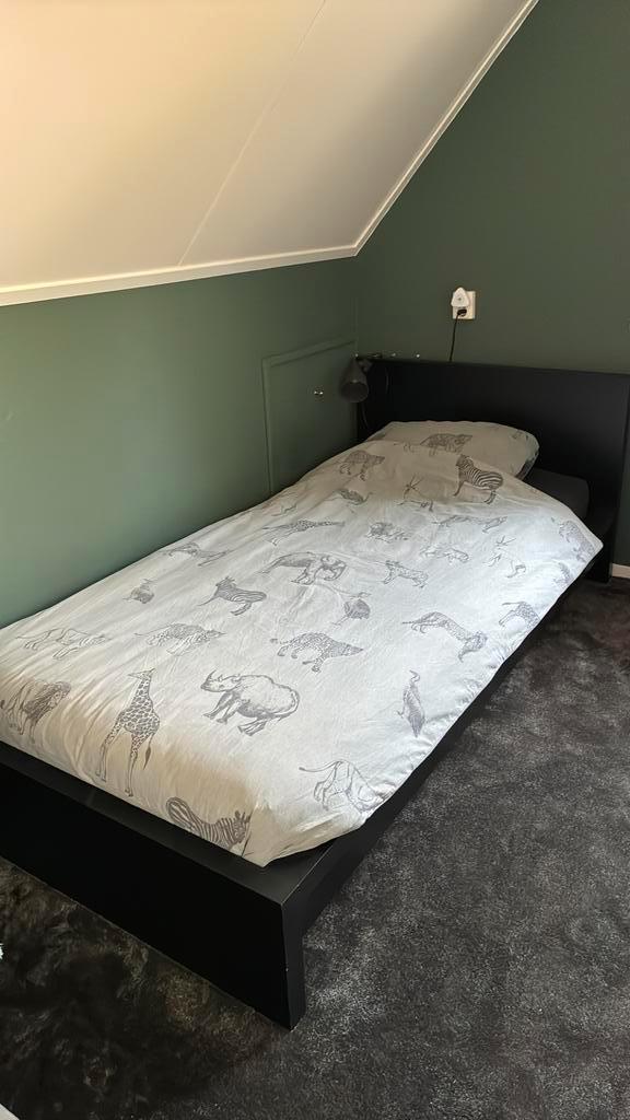 Eenpersoonsbed malm zwart ikea, Huis en Inrichting, Slaapkamer | Bedden, Gebruikt, Eenpersoons, 90 cm, Hout, Zwart, Ophalen