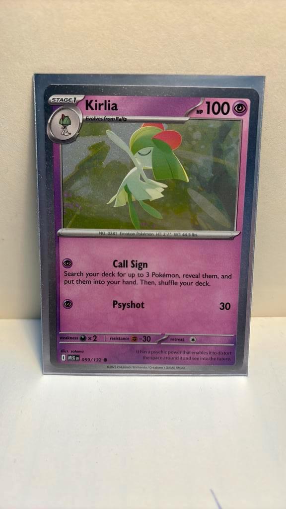 Kirlia 059/132 holo cosmos mega evolution pokemon kaart, Hobby en Vrije tijd, Verzamelkaartspellen | Pokémon, Nieuw, Boosterbox