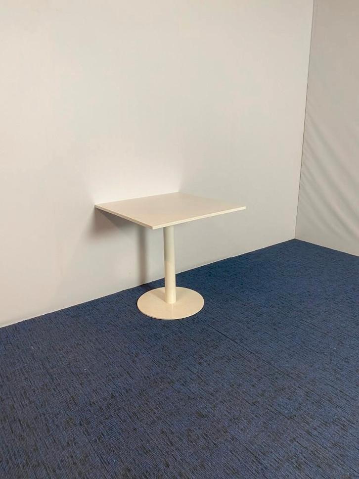 Vergadertafel, wit blad, wit onderstel, 80 x 80 cm., Huis en Inrichting, Bureaus, Gebruikt, Bureau, Ophalen