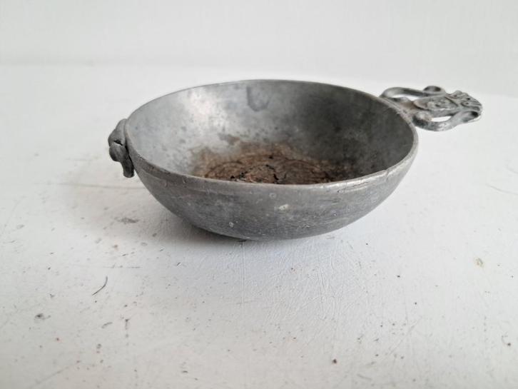 Antieke Tinnen Kom met Handvat, Antiek en Kunst, Antiek | Tin, Ophalen of Verzenden