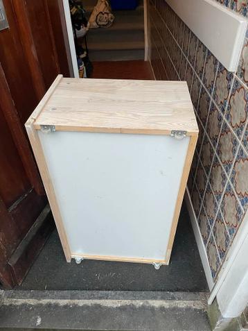Gratis Houten bak / kist op wieltjes - afbeelding 2