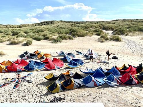 Kiteschool materiaal te koop ELEVEIGHT kites, BOARDS, WETSUI, Watersport en Boten, Kitesurfen, Gebruikt, Kite, 10 m², Twintip