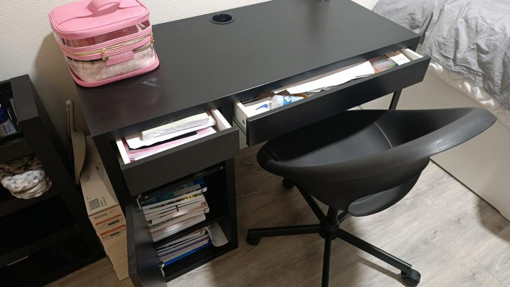 Bureau met bureaustoel - Zo goed als nieuw!, Ophalen, In hoogte verstelbaar, Zo goed als nieuw, Bureau