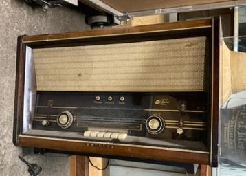 Oude radio beschikbaar voor biedingen