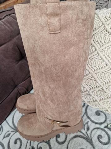 Nieuwe laarzen maat 40 beschikbaar voor biedingen