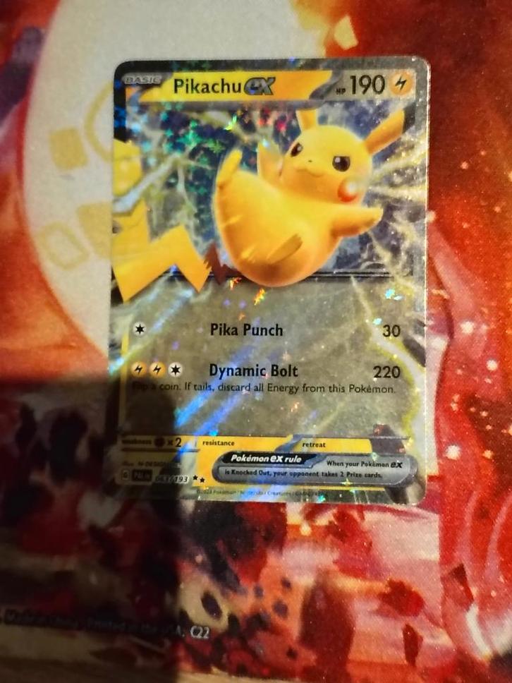 Pikachu V, Hobby en Vrije tijd, Verzamelkaartspellen | Pokémon, Gebruikt, Losse kaart, Foil, Ophalen of Verzenden