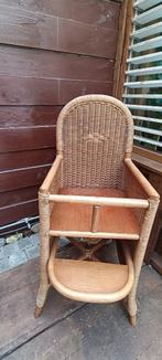Rotan kinderstoel, Kinderen en Baby's, Kinderstoelen, Ophalen, Zo goed als nieuw, Overige typen, Aanschuifbaar
