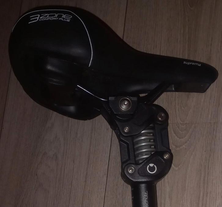 Geveerde zadelpen + Bassano Suprema zadel, Fietsen en Brommers, Fietsonderdelen, Zo goed als nieuw, Algemeen, Zadel, Ophalen of Verzenden