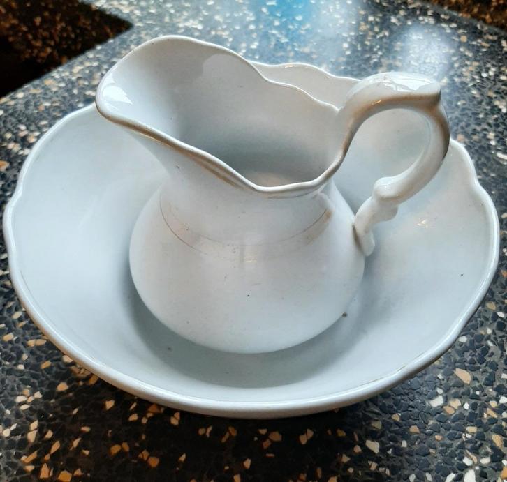 Melkkan en spoelkom model FESTON Petrus Regout, Antiek en Kunst, Antiek | Servies los, Ophalen of Verzenden