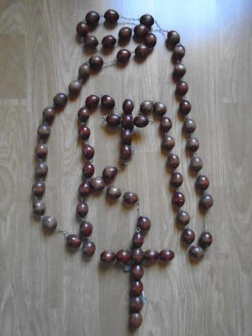 Grote rozenkrans beschikbaar voor biedingen