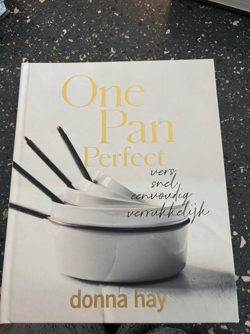 Donna Hay - One Pan Perfect, Boeken, Kookboeken, Zo goed als nieuw, Ophalen of Verzenden