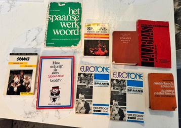 Thuisstudie cursus spaans diverse boeken + woordenboeken beschikbaar voor biedingen