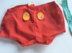 poppenkleding kort broekje rood 8 cm lengte, Verzamelen, Poppen, Ophalen of Verzenden, Zo goed als nieuw, Kleertjes