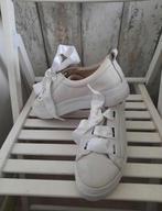 leren sneakers veterschoenen wit satijnen veter  40, Ophalen of Verzenden, Zo goed als nieuw, Wit, Sneakers of Gympen