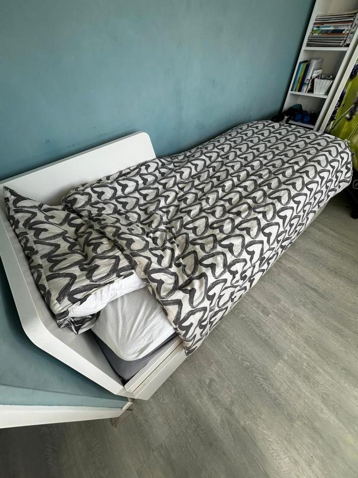 IKEA FLEKKE witte uitschuifbare bedbank 80 x 200 cm, Huis en Inrichting, Slaapkamer | Bedden, Gebruikt, Eenpersoons, 80 cm, Hout