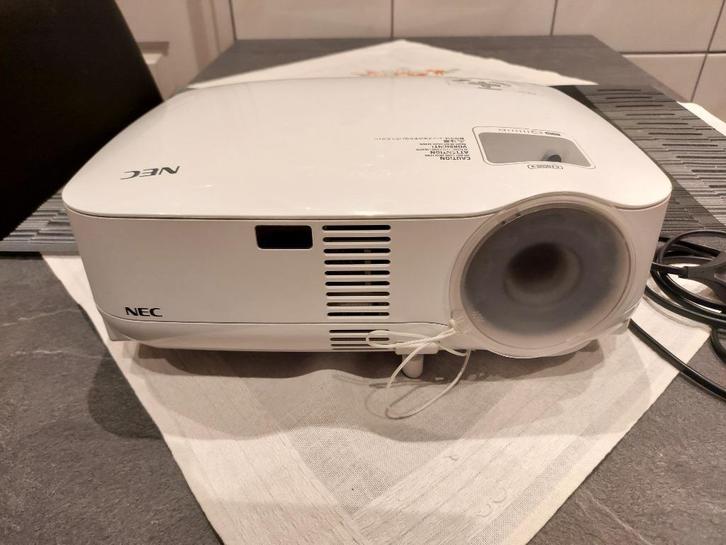 Goede NEC VT595 beamer, Audio, Tv en Foto, Beamers, Gebruikt, CRT, Overige resoluties, Ophalen