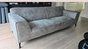 Bank grijs 236 breed 3.5 zits beschikbaar voor biedingen