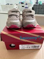 Ugg & Saucony, Ophalen of Verzenden, Zo goed als nieuw, Jongetje of Meisje, Schoentjes